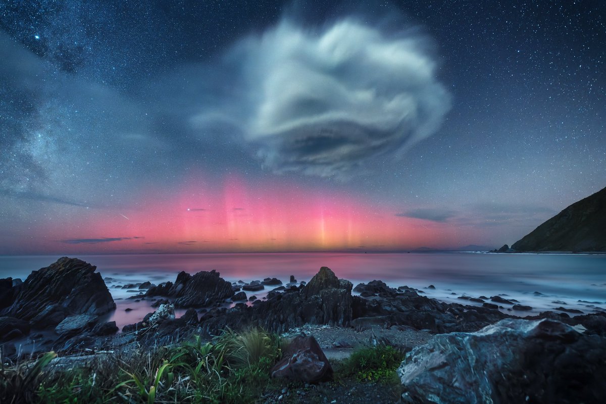 Last night on the Wellington South Coast the aurora made an appearance, and it certainly didn't disappoint!