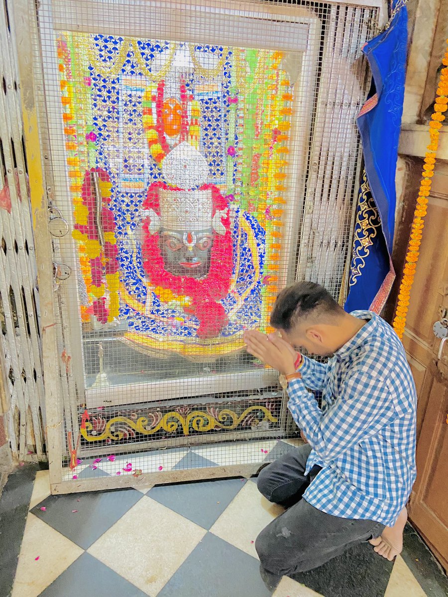 AdityaSdangi's tweet photo. कामद भे गिरि  राम प्रसादा।
अवलोकत अपहरत विषादा।।

आज चित्रकूट कामतानाथ भगवान की शरण में... https://t.co/xW2yqlQw8D