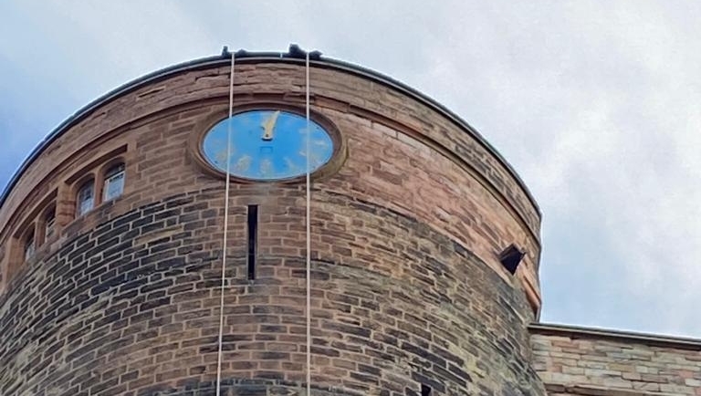 SmithofDerby's tweet image. Our team of #clockmakers with #highropes specialist Jason Budd have been at #BamburghCastle this week negotiating high winds, fog and snow to successfully remove the Castle dials. These are now en-route to Derby where they will be faithfully restored across the next few weeks.