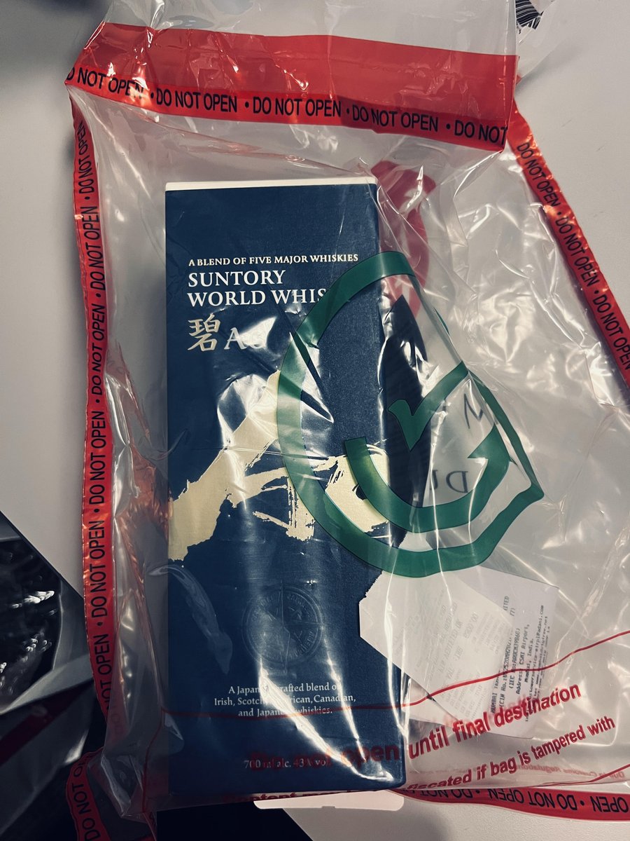 nikitadas27's tweet photo. @gautam_adani @MumbaiAirport GVK airport salesman made me purchase expensive suntory whiskey from duty free and told me JEDDAH airport will not confiscate while in transit. I need my MONEY BACK, you cannot cheat customers with the pretext of making revenues @AdaniOnline https://t.co/OMfnfweKg2