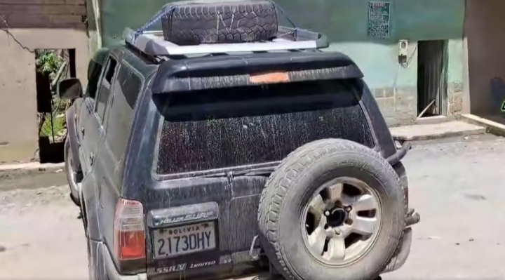 CabildeoDigital's tweet photo. #CabildeoDigital #Loúltimo #Loimportante
DIPUTADO ORMACHEA ACUSA A EVO DE USO DE VEHÍCULO ROBADO EN VIAJE A YUNGAS
Evo Morales de haber utilizado un carro robado en la comitiva que fue parte de su viaje que realizó el fin de semana a los Yungas de La Paz.
https://t.co/ouqbhQtDAL https://t.co/CDP8Atc9t5
