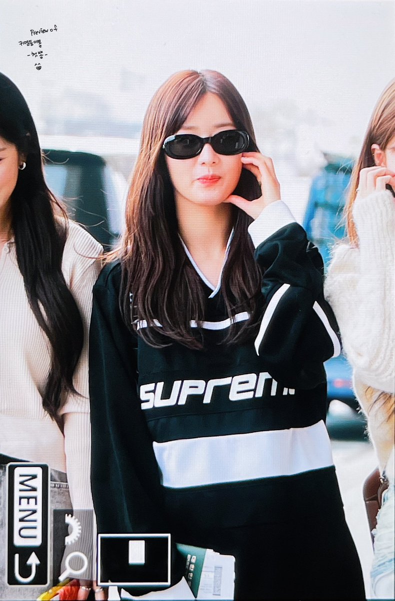 firstspring_313's tweet image. 첫봄 Preview🌸
230316 김포공항 출국
🫶🏻🫶🏻🫶🏻🫶🏻

@Apinkpcr @Apinkbm
#에이핑크 #Apink #Framily 
#박초롱 #초롱 #ParkChorong #Chorong #チョロン 
#윤보미 #보미 #YoonBomi #Bomi #ボミ
#초봄 #첫봄 #Chobom