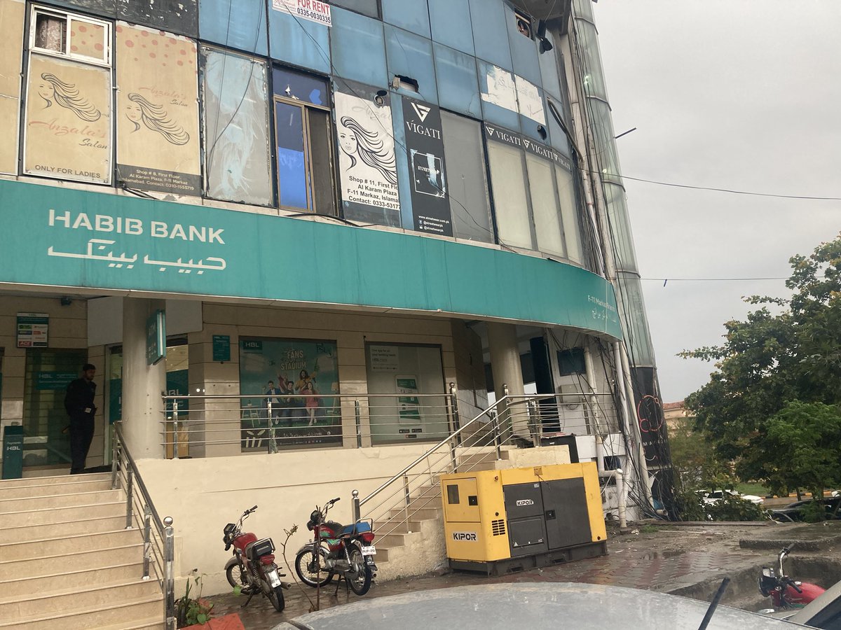 RAZASHOAIB's tweet photo. Electricity cables have covered stairs outside HBL branch in F11 Markaz. Please fix it other it can cause some serious accident @IESCO_Official @CDAthecapital @dcislamabad @Noormengal_ https://t.co/P8zfMsXXsE