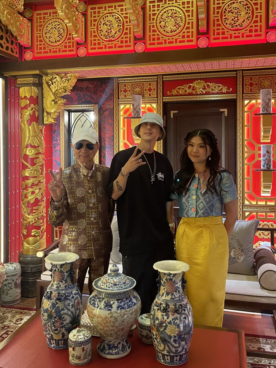 ph1boyyy's tweet photo. today i met @jimmychoo . such a nice gentleman and a fashion icon. my life really do be crazy. https://t.co/Z1GoaVxxr2