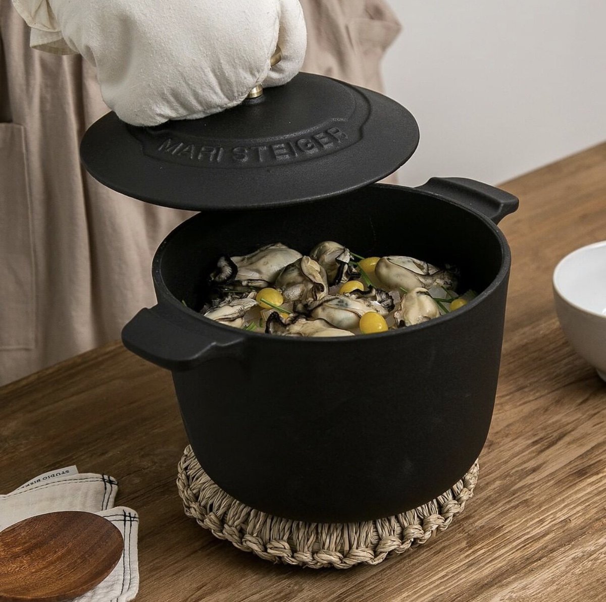 aesthetic_nook's tweet photo. ✨ Mari Steiger Cookware Set ✨

Checkout now 🛒: https://t.co/IClw7w3kHl
More recos here 🛍: https://t.co/TfQasBxN0O

📸 ctto
#homeandliving #CastIronCookware #RusticCharm #CookingGoals https://t.co/PddaUqOkOZ