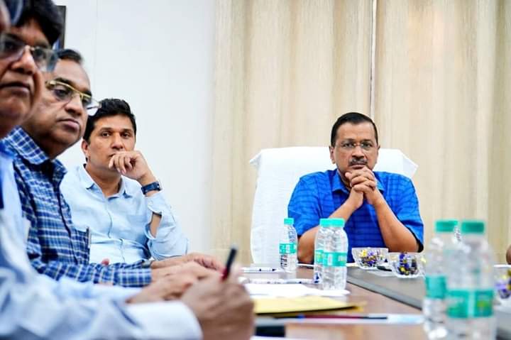 bag_abinash's tweet photo. सीएम @ArvindKejriwal जी के साथ @Saurabh_MLAgk चंद्रावल में बन रहे 105 MGD के नए WTP का दौरा किया।
▪️इस Unit को December 2023 तक बनाकर तैयार करने के निर्देश दिए
▪️इसके शुरू होने से Delhi के 22 लाख लोगों को उनके घर में साफ़ पानी मिलेगा https://t.co/3qFobLHTT6