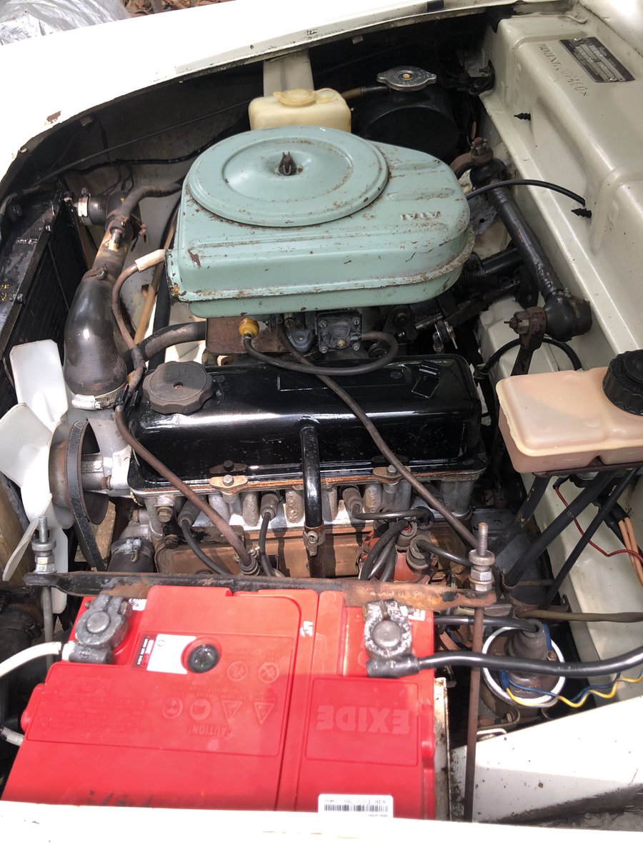 amarbarwe's tweet photo. Couldn’t resist myself from clicking this picture reminding me of those good old days when servicing a Premier Padmini was super fun! Clicked at my old business premises, Auto Doc. The Majestic Premier Padmini S1. #premierpadmini #fiat #car #automobileworkshop https://t.co/9NVvMBBNBk