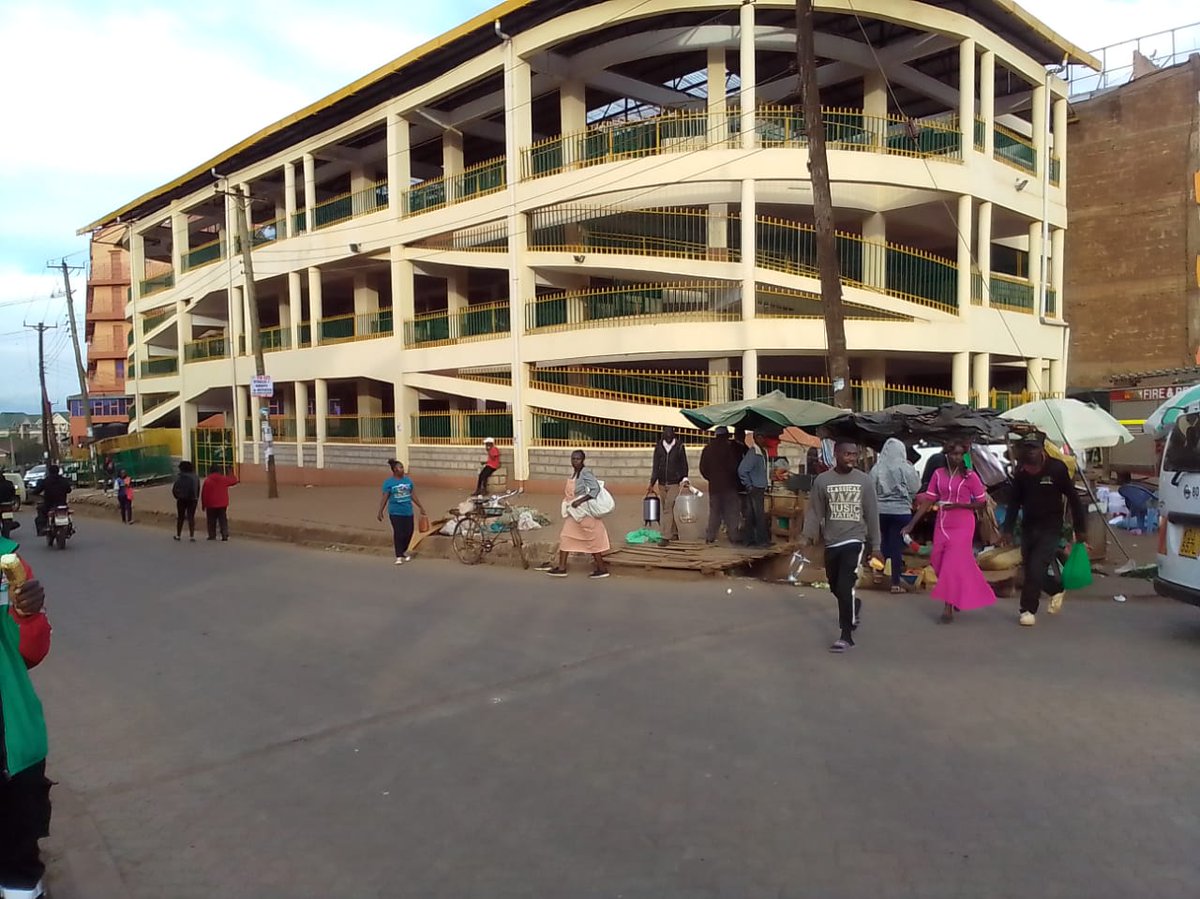 Wafanyibiashara katika soko la Makutano,Meru wameanza kutumia soko hilo jipya #Yanayojiri