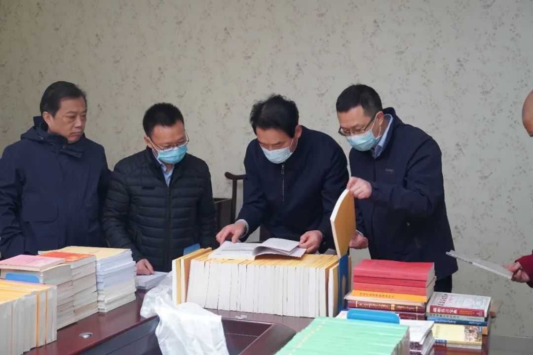 TibetNews11's tweet image. #ZhaoJun in #visita all'#istituto di #cultura #buddista del #Sichuan