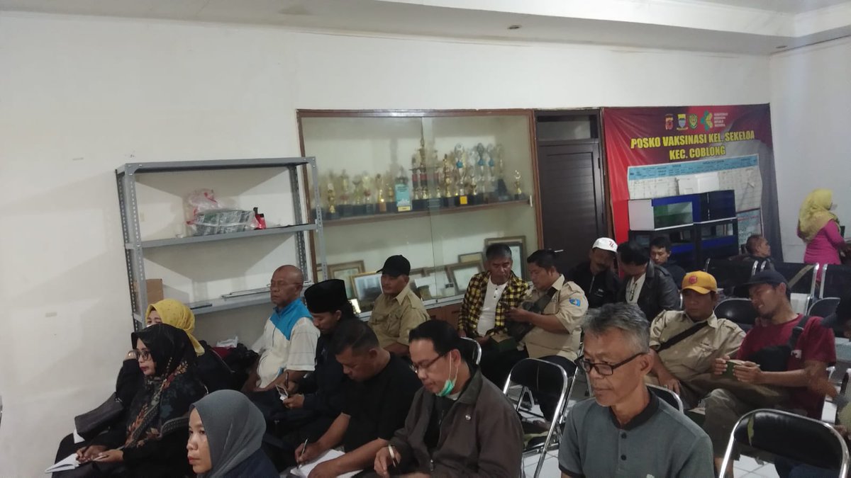 Bpk Lurah, Bpk Sekretaris, Ibu Kasi Kesos, Ketua TKSK Kec. Coblong dan Ketua PSM Kel. Sekeloa, Tim Verivali, para Ketua RW Kel. Sekeloa dan para tokoh masyarakat lainnya melaksanakan Musyawarah Kelurahan (MUSKEL) Data Usulan DTKS periode November 2022 – Februari 2023 <a href="/coblongjitu/">Kecamatan Coblong | #BandungNuUrang</a>