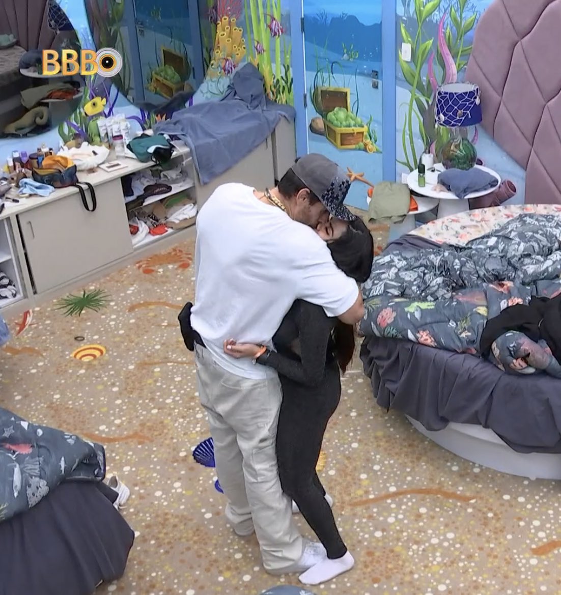 vaidesmaiar's tweet photo. Sapato roubou um selinho da Dania #BBB23 https://t.co/WXHpGENZhV