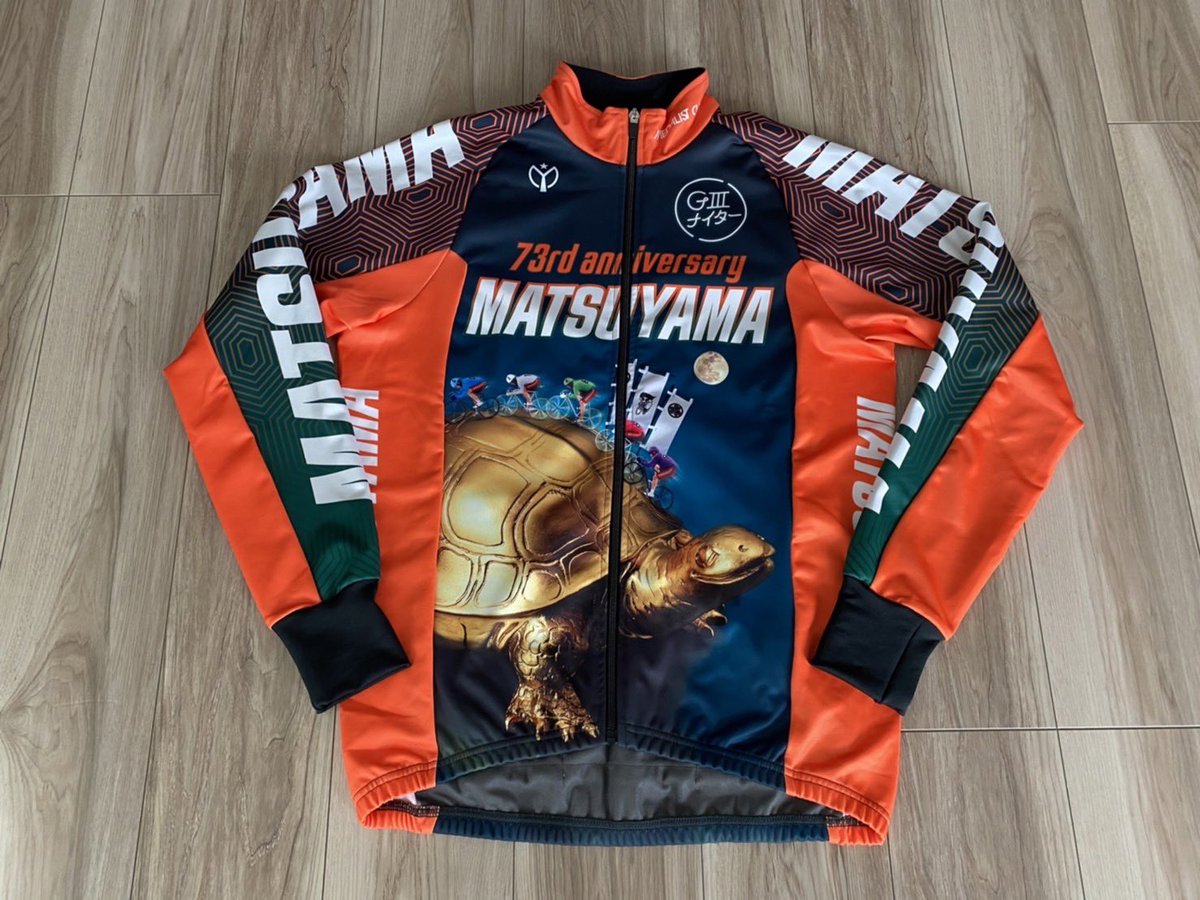 この、金の亀がすごい素敵です。
自分はロングイという亀と龍の間の神様を集めてますが、この亀も素晴らしいなぁ。