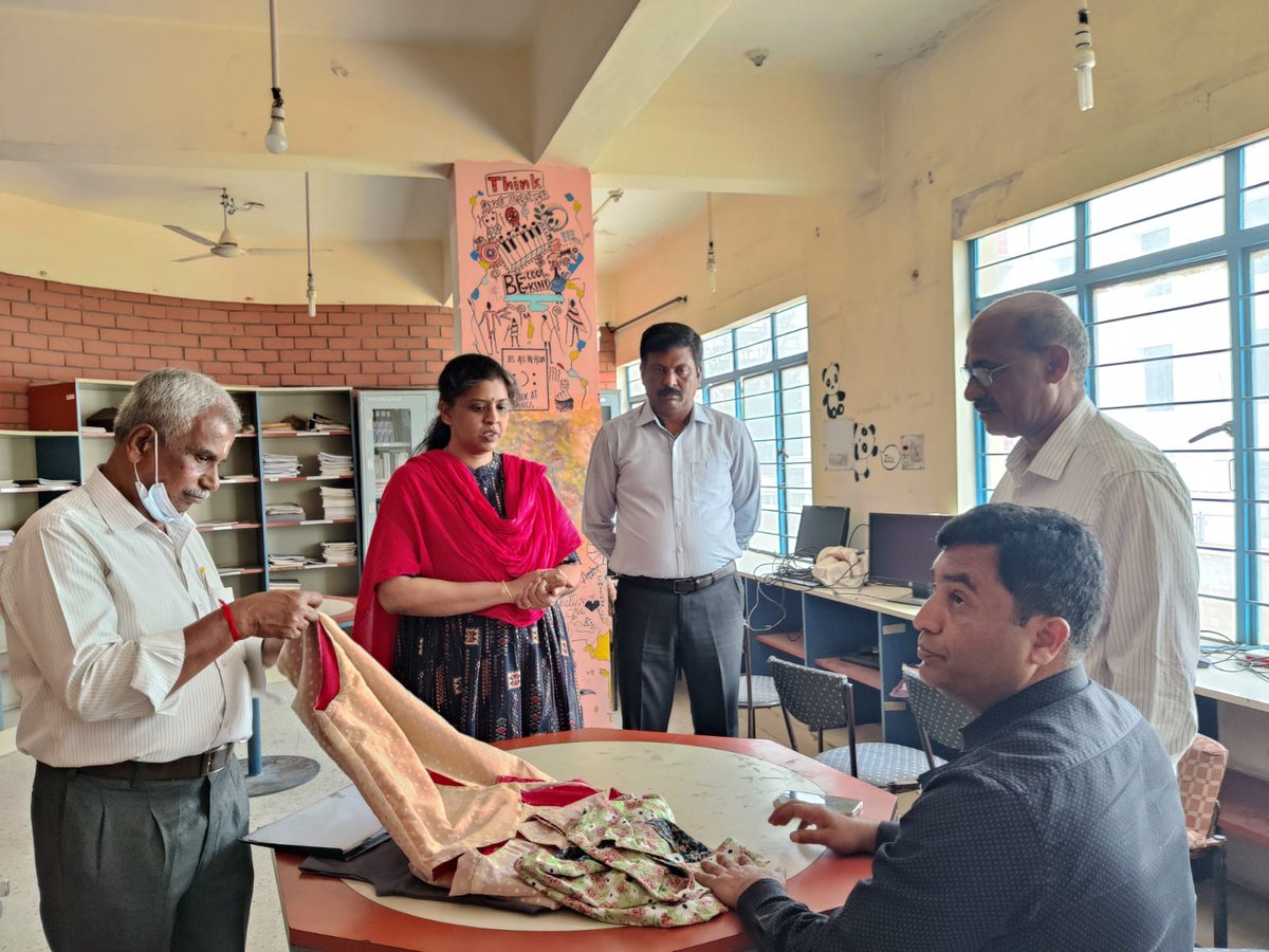 KVCDCofficial's tweet photo. Apparel Training &amp; Design Centre ಇವರೊಂದಿಗೆ  ನಿಗಮವು #MOU(ಒಡಂಬಡಿಕೆ) ಮಾಡಿಕೊಂಡಿದ್ದು,ಒಕ್ಕಲಿಗ ಸಮುದಾಯದ ಅಭ್ಯರ್ಥಿಗಳು Fashion Desinger, Sewing machine operator, Self Employed Tailor ಕೋರ್ಸ್‌ಗಳಲ್ಲಿ ತರಬೇತಿ ಪಡೆಯಲು “kaushalkar” ಪೋರ್ಟಲ್‌ನಲ್ಲಿ   ಅನ್‌ಲೈನ್ ಮೂಲಕ‌ ಅರ್ಜಿಗಳನ್ನು ಸಲ್ಲಿಸಲು ಕೋರಿದೆ. @AtdcI https://t.co/UUCYZSfTLP
