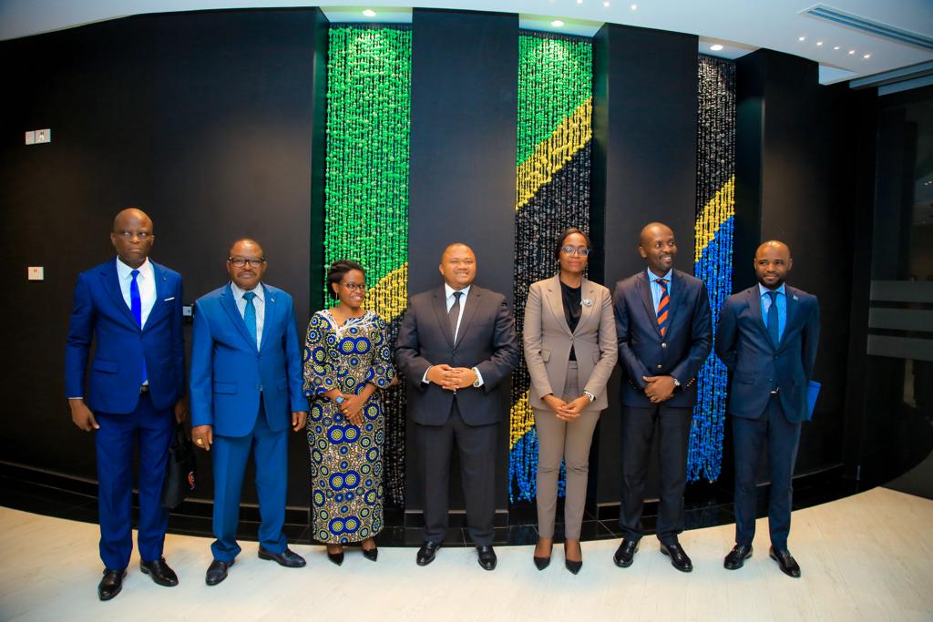 FirminNkake's tweet image. Aux côtés de l'Ambassadeur de la #RDC à #DaresSalam &amp;amp; le DG #ANAPI @investindrc , nous avons été visiter tour à tour, ce 14 mars, #TanzaniaInvestCentre et @CRDBBankPlc. Une visite qui s'inscrit dans le cadre de la diplomatie économique.