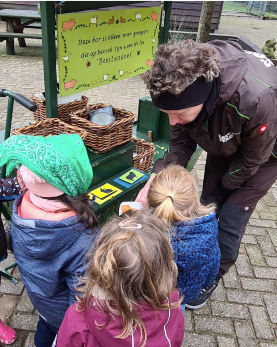 Het is alweer een vrolijke beestenboel bij Natuurstad. En niet alleen bij de les "Beestenboel" op onze locatie De Beestenboel 😁

In maart staan er bijna 350 natuurlessen op de kalender bij Natuurstad. Komen jullie ook langs met je klas?