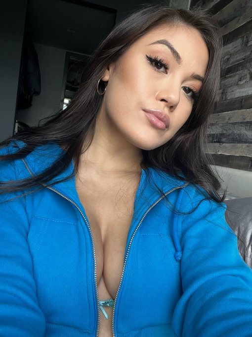 Hi why aren&rsquo;t you subscribed to my OF?? Ily 💙💋 https://t.co/pGhfA4jVfO https://t.co/qDtQcEJOPb