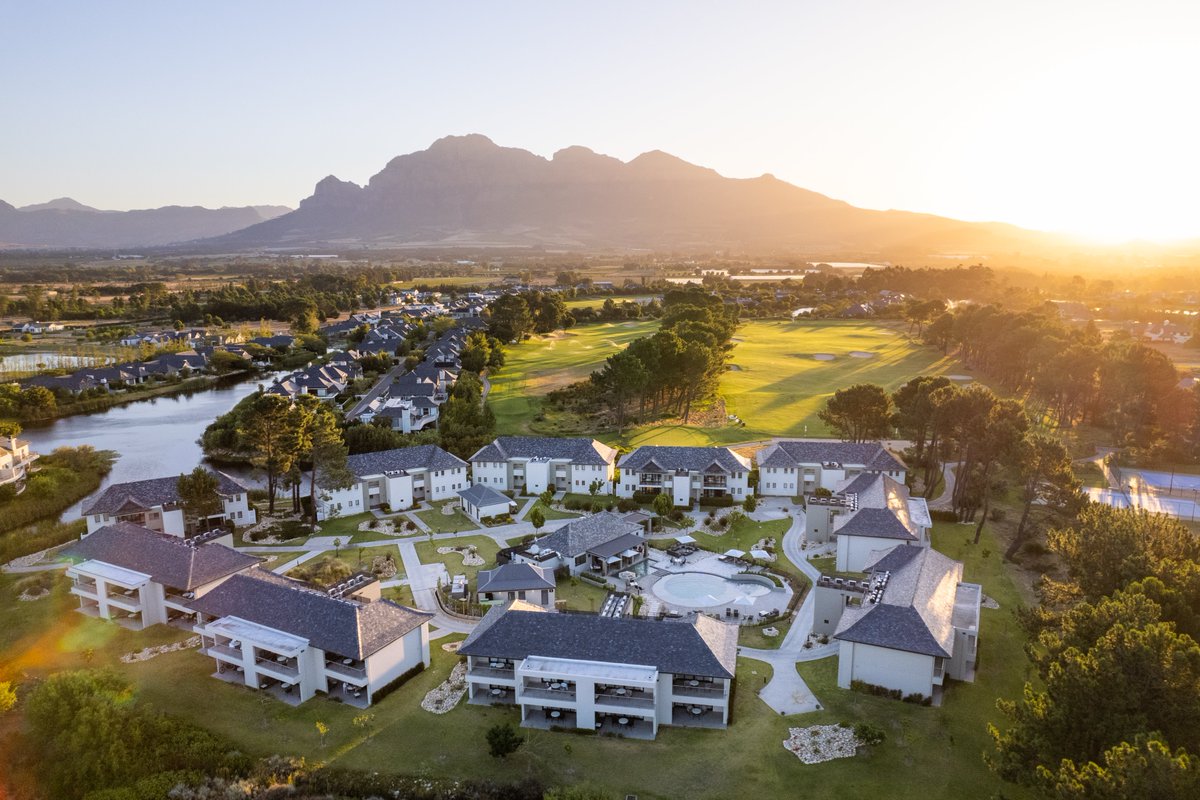 PVMantisHotel's tweet photo. Some nights count more than others ✨

Boost your Accor points balance by earning up to 6,000 reward points on your next 2-night minimum stays.

Get in touch to learn more: pearlvalleyhotel@mantiscollection.com

#MantisMoments https://t.co/IyARqNe15S