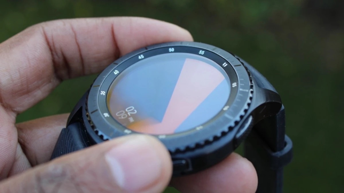 matcarlier's tweet photo. Fans de Samsung, préparez-vous à être excités. Les dernières rumeurs concernant la Galaxy Watch 6 Pro suggèrent que Samsung s’apprête à rétablir la lunette tournante.
https://t.co/KaDGgp2ajT
#Samsung #IGalaxyWatch #6Pro #smartwatch #wearable #IoT #IdO https://t.co/olIBjRdgB9
