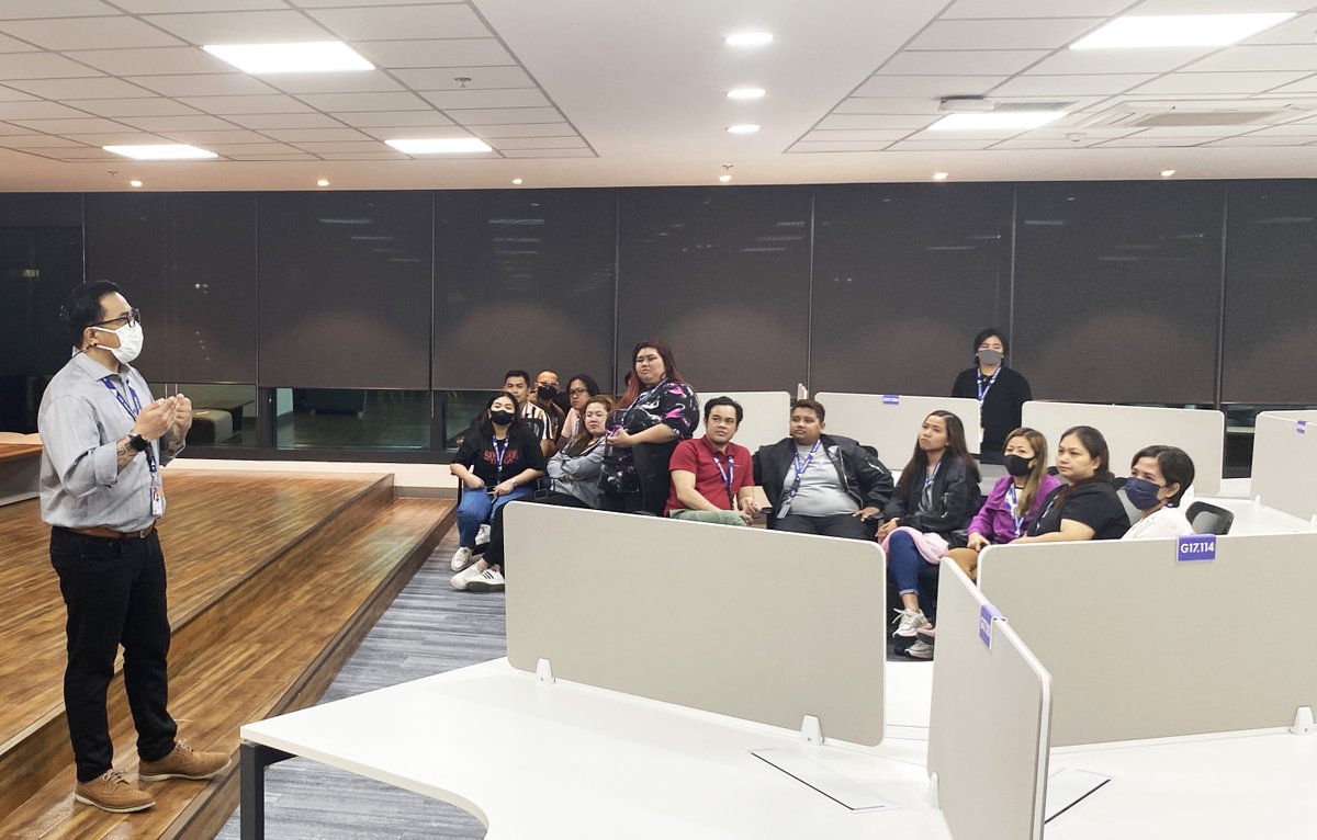 V_technologies's tweet photo. The Vee Technologies #Philippines team met with Alvin San Mateo, the company's newest vice president. The new vice president addressed the team, and team members shared their perspectives on their experiences and aspirations.
#NewVP #NewVicePresident #VeeTechnologies https://t.co/RElisaVpeG