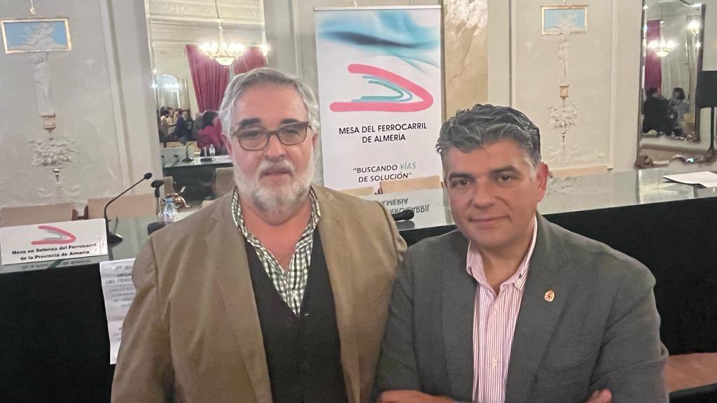 miguelcazorlag's tweet photo. Tras la asamblea de la @MesaFerrocarril, se celebra el 7 Aniversario de la Mesa en defensa del Ferrocarril,con un merecido homenaje póstumo al querido Jesús Mtnez Capel de @asafal_es y el premio a @AP_APAlmeria, Felicidades,Enhorabuena por el trabajo realizado y ánimo para seguir https://t.co/xY5RsjNhAW
