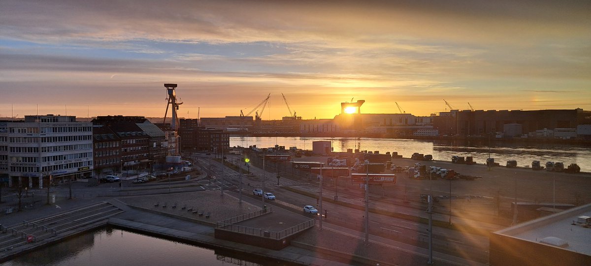 sidestonepress's tweet image. Good morning #KielScales23! Looking forward to spending two days with you. Feel free to drop by and look and some of our books. We're right next to the conference reception @ClusterRoots @SFB1266