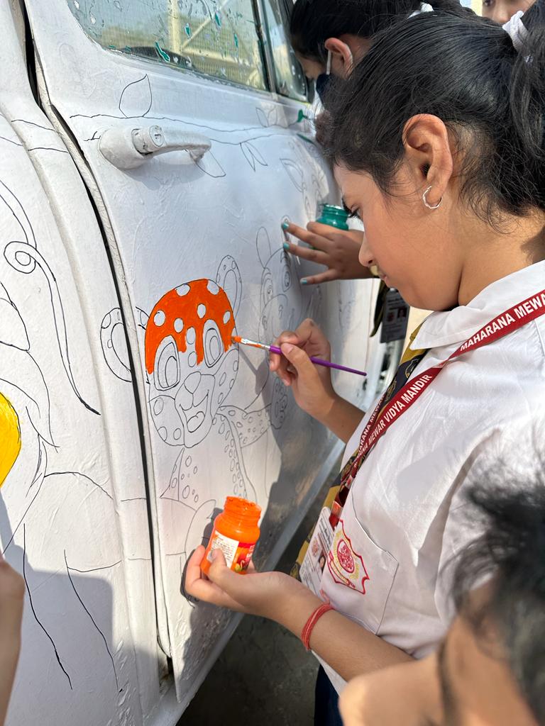 MMVMUdaipur's tweet image. &quot;CAR&quot;tists !

Our young gems putting their creative instincts to work during post exam activity camp.

#postexamactivity #creativity #learnsmart #mmvm #udaipur #rajasthan