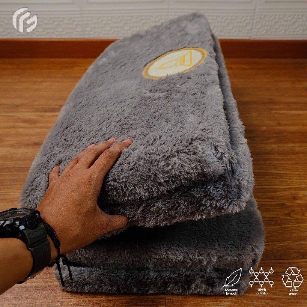 ShopeeMY's tweet photo. Plan admin beli ni sejadah ni untuk perform complete terawih tahun ni.

Dari maghrib nak tunggu ke isyak. Boleh baring kejap. Gebuuu betul sejadah ni. 😍😍
https://t.co/UYNdwbJJrc https://t.co/OrJsxygRKL