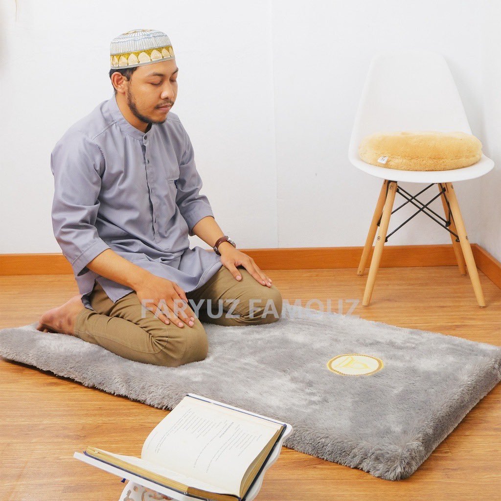 ShopeeMY's tweet photo. Plan admin beli ni sejadah ni untuk perform complete terawih tahun ni.

Dari maghrib nak tunggu ke isyak. Boleh baring kejap. Gebuuu betul sejadah ni. 😍😍
https://t.co/UYNdwbJJrc https://t.co/OrJsxygRKL