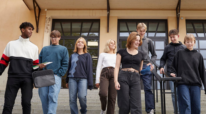 Hälften av de skolor som Skolinspektionen har granskat under 2022 följer inte lagens krav. De vanligaste bristerna handlar om extra anpassningar och särskilt stöd. Det visar Skolinspektionens årsrapport för 2022. bit.ly/3yKjzDs #utbpol #skola