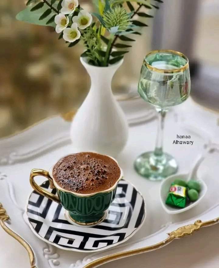 أصبحنَا نُثنِي عَلىٰ اللّٰهِ حَمدًا 
وَنشهَدُ أن لَا إلَهَ إلَّا هُو.