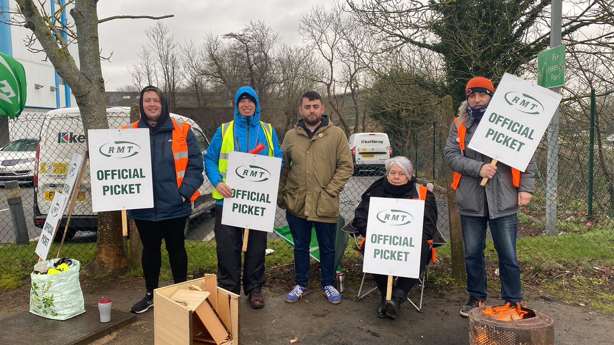 ASHFORDRMT1's tweet photo. Ashford @RMTunion picket line.Standing strong. https://t.co/9q5Ss6KZ0h