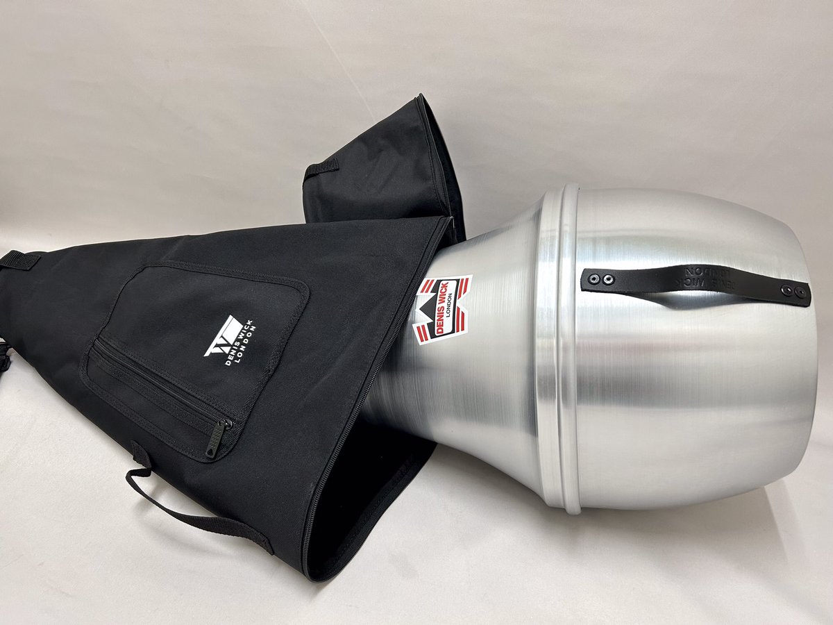 DAC_music's tweet image. 【#デニスウィック チューバ用ミュートバッグ入荷情報📣】

#チューバ のミュートは大きくて取扱いが不便ですよね…🥺
ケースに収納することで、とても楽にそして安全に運べます❣️
稀に、街中でそのまま持ち運んでいる方をお見かけしますが、
皆様はどのように持ち運んでいらっしゃいますか⁉️