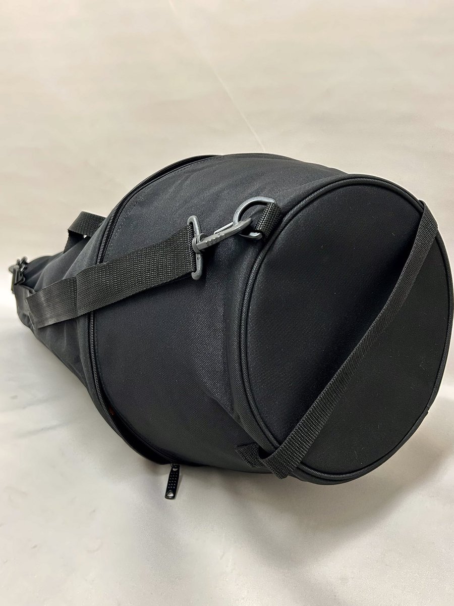 DAC_music's tweet image. 【#デニスウィック チューバ用ミュートバッグ入荷情報📣】

#チューバ のミュートは大きくて取扱いが不便ですよね…🥺
ケースに収納することで、とても楽にそして安全に運べます❣️
稀に、街中でそのまま持ち運んでいる方をお見かけしますが、
皆様はどのように持ち運んでいらっしゃいますか⁉️