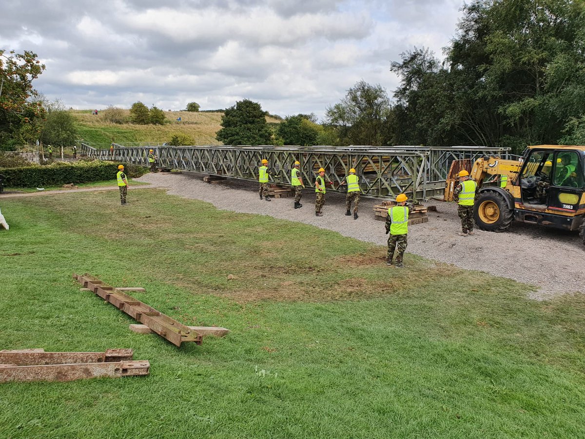 Thinking of applying for the <a href="/DF_Engineers/">Defence Forces Engineer Corps</a> Graduate Programme, but unsure what it entails?
Check out our podcast play.acast.com/s/the-irish-de… where we go through what you can expect in the first 4 years of the programme &amp; your <a href="/defenceforces/">Óglaigh na hÉireann</a> career. Apply at tinyurl.com/52e5etn7