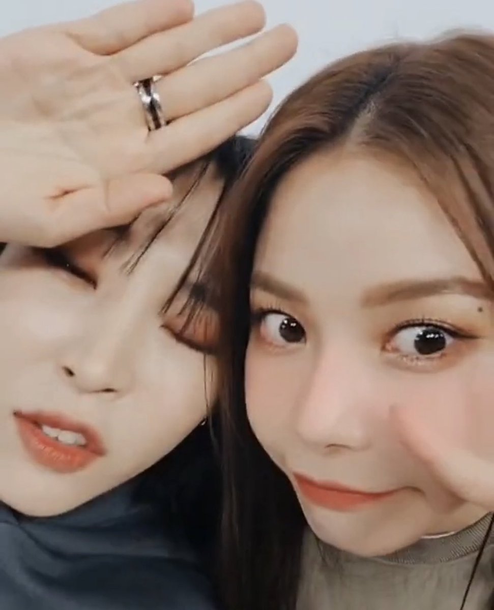 irisfigs's tweet photo. EVERYBODY SAY THANK YOU TO THIS PERSON WHO WAS ABLE TO SAVE THE IG LIVE 😇 okay let’s rewatch the spoilers 🤭

🐰🐶 https://t.co/At8RqS7rbj https://t.co/bXrf4m7BQH