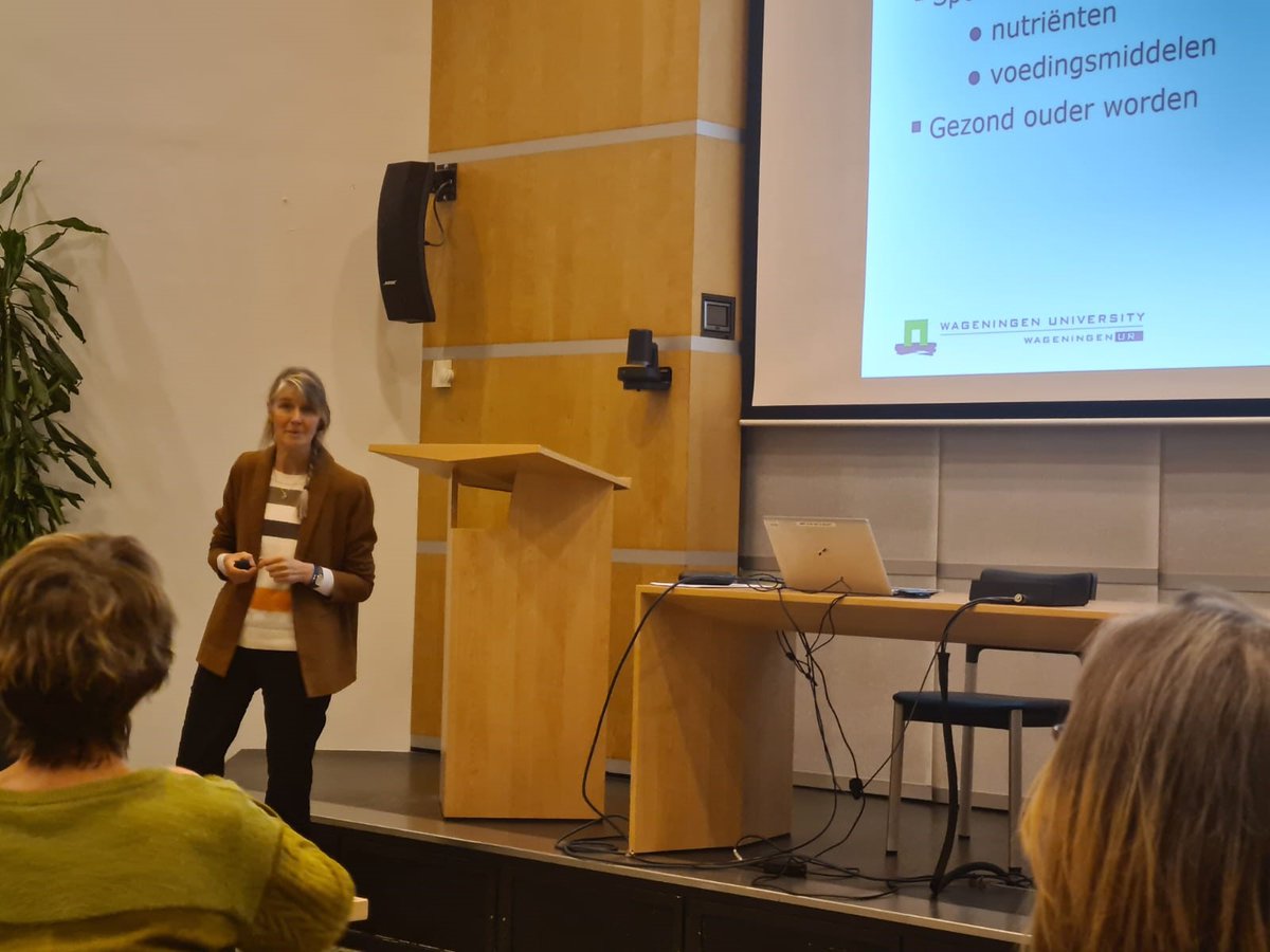 #kennisdelen, #ouderen | De juiste voeding kan het verschil maken voor ouderen, die vaak chronische ziekten hebben. Dat vertelde Lisette de Groot op het symposium Voeding &amp; #leefstijl bij chronische aandoeningen van Regionale Organisatie Fysiotherapeuten Gelderse Vallei (ROFGV).