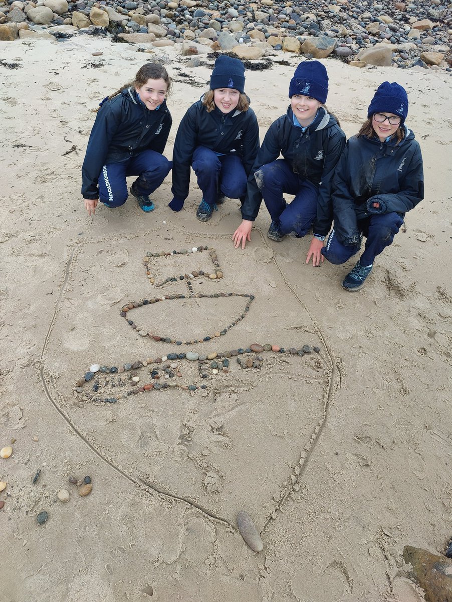 GordonstounPrep's tweet photo. 7C and 7M had a wonderful team building and leadership day at Hopeman Beach this morning, despite the grey skies! #broaderexperiencesbroaderminds #plusetenvous #sandcastlefun https://t.co/VGUswlr0W8