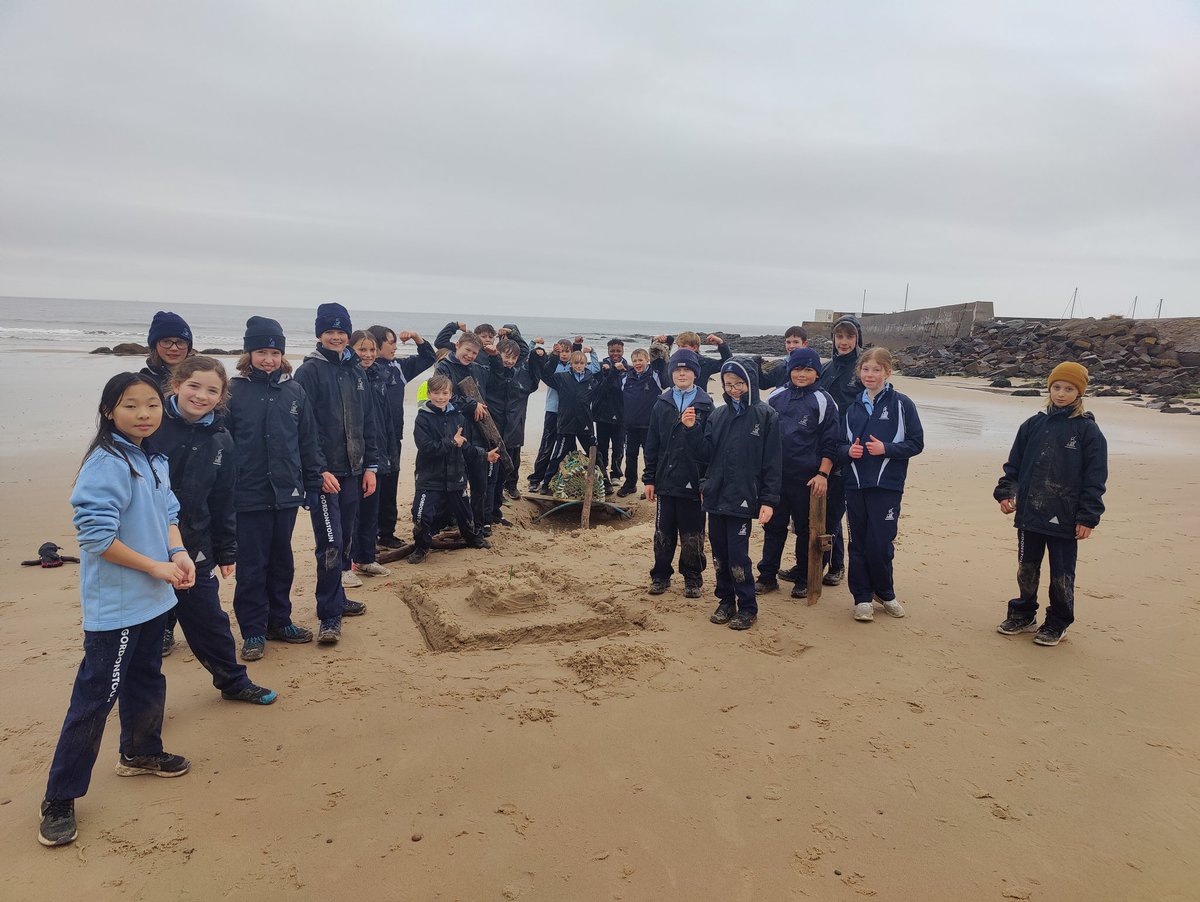 GordonstounPrep's tweet photo. 7C and 7M had a wonderful team building and leadership day at Hopeman Beach this morning, despite the grey skies! #broaderexperiencesbroaderminds #plusetenvous #sandcastlefun https://t.co/VGUswlr0W8