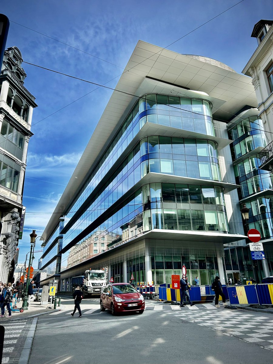 DefournyFran's tweet image. Au rang des nouveautés dans le cœur de #Bruxelles, certaines sont plus heureuses que d’autres. 
🛳️ #bruxellisation