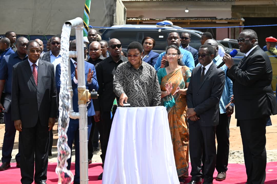 WBGTanzania's tweet photo. #Today #Inauguration
#WaterAction #WorldWaterDay
 "I encourage the Water ministry, stakeholders &amp; citizens to protect existing water resources so they can be used by current &amp; future generations. Ensure that existing water-source laws are properly enforced..."-PM @KassimMajaliwa_ https://t.co/tCVoeRlwuK