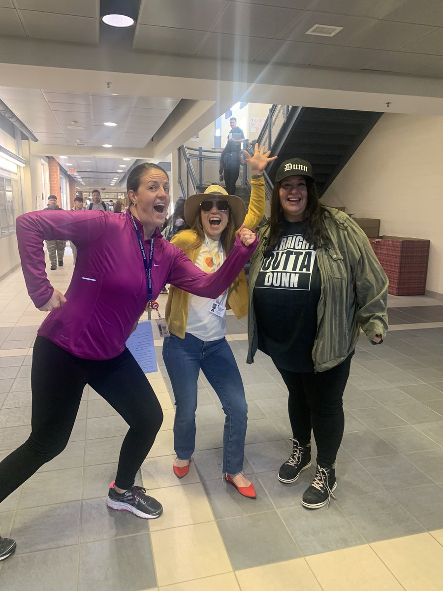 Kstcoeur's tweet image. The world language department always brings the enthusiasm. #RhymesWDunn #RhymewoReason @ashland_stuco #Dunn #run #sun