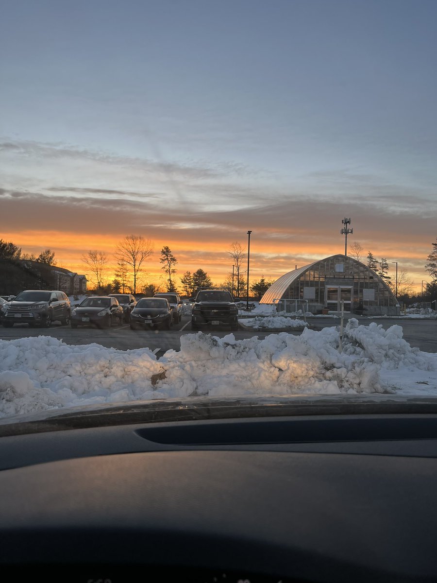Massteacherguy's tweet photo. Boom!! Good work Ma Nature!
#sunrisesoftwitter https://t.co/7lMvj2dkJL