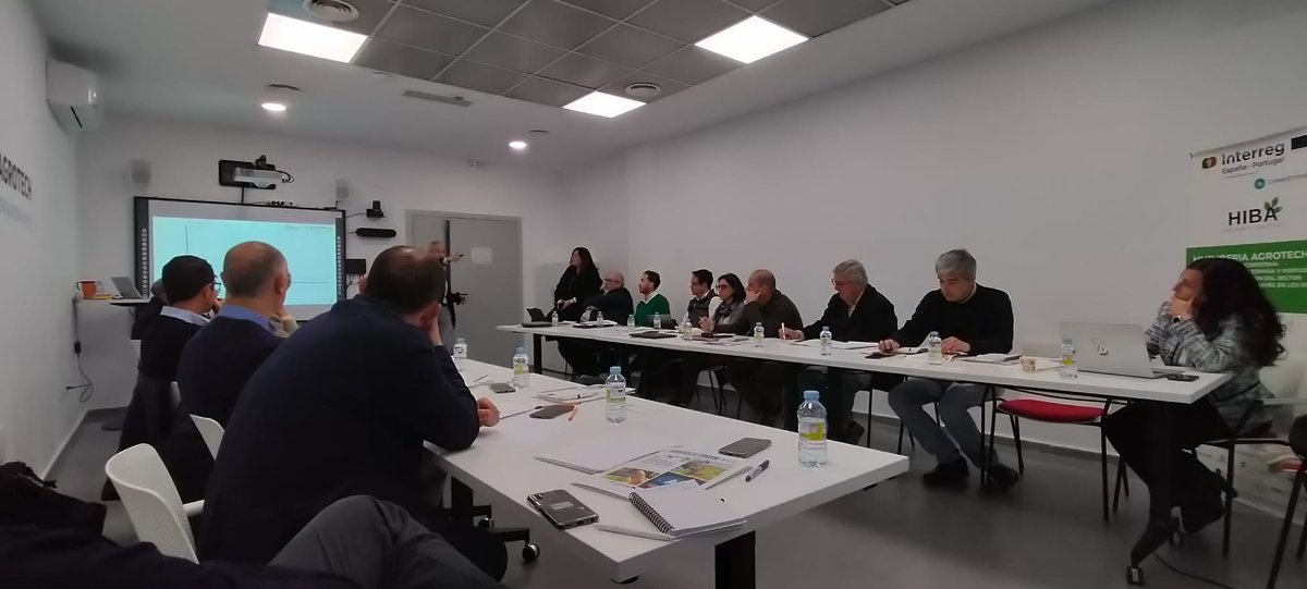 DIHAndAgrotech's tweet photo. 4️⃣ #AgroTechForum #InteligenciaArtificial 

🗣️Elisa González, de @BASF_AgroES, considera que el punto clave 🗝️ para lograr la #confianza de los profesionales del #agro es demostrarles que las soluciones tecnológicas funcionan. Para ello, aboga por la realización de #PruebasPiloto https://t.co/2RTwMYk22D