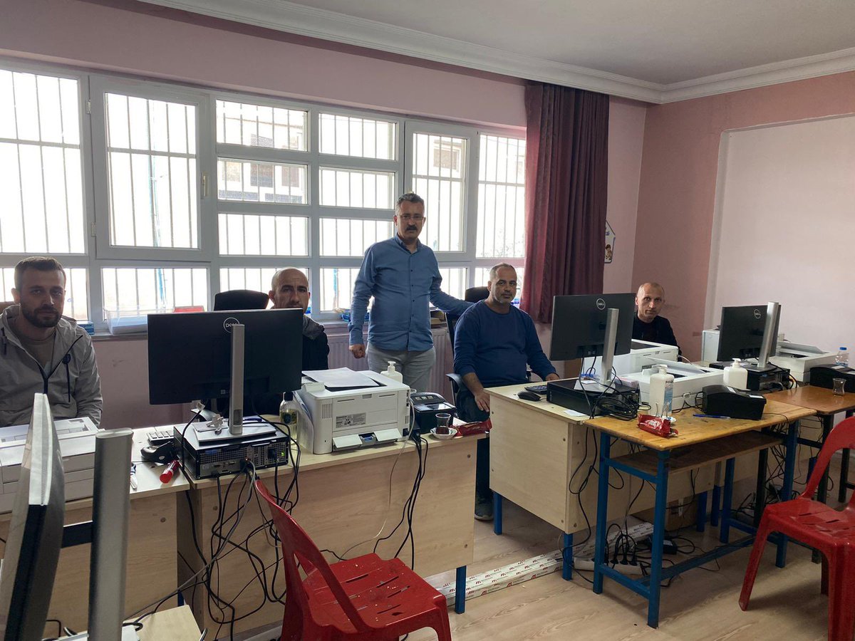 Nüfus ve Vatandaşlık İşleri Genel Müdürlüğü (@tcnufus) on Twitter photo Birlikte aşıyoruz 🇹🇷
Afetzede vatandaşlarımızın mağduriyetlerini azaltmak amacıyla Kocaeli ve Hakkari’den Hatay’a gönüllü giden ve Hatay’da görev yapan mesai arkadaşlarımız ile hizmet sunmaya devam ediyoruz… <a href="/TC_icisleri/">T.C. İçişleri Bakanlığı</a> 
📍Hatay
#HayatınızınHerAnında Birlikte aşıyoruz 🇹🇷
Afetzede vatandaşlarımızın mağduriyetlerini azaltmak amacıyla Kocaeli ve Hakkari’den Hatay’a gönüllü giden ve Hatay’da görev yapan mesai arkadaşlarımız ile hizmet sunmaya devam ediyoruz… <a href="/TC_icisleri/">T.C. İçişleri Bakanlığı</a> 
📍Hatay
#HayatınızınHerAnında
