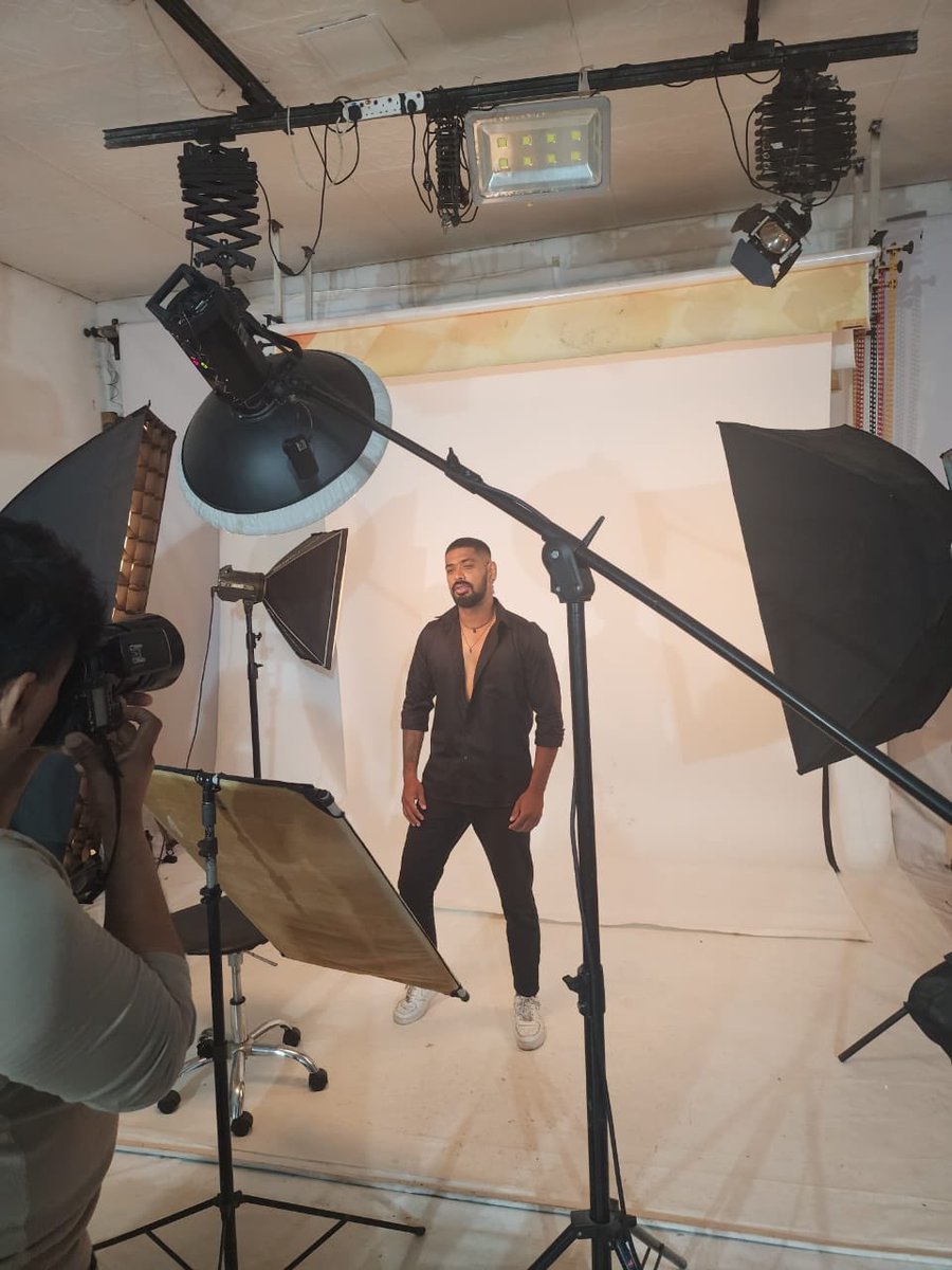 thisis_singhe's tweet photo. Leave your mark, whoever you go.📸

#firstphotoshoot #pose #blankandwhiteedition #chulapadmendracatwakstudio #behindthescenes https://t.co/JdVPHs6fj4