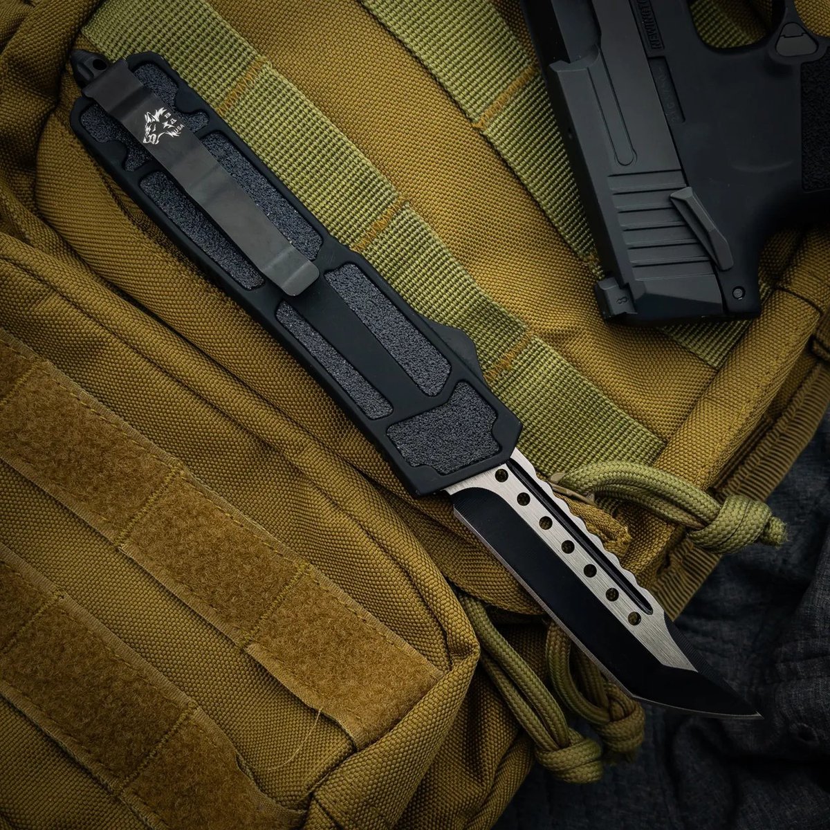 BestknifeUs's tweet photo. The Armored Beast Tanto OTF is not only a gorgeous knife, but it also comes with a nylon sheath with a belt loop for easy carry.

#everydaycarry #tactical #knifefanatics #edcgear #knife #knives #pocketknives #huntingtools #outdoortools #knifelife #blades #hunting #bestknifeus https://t.co/IxgVOC2DEV