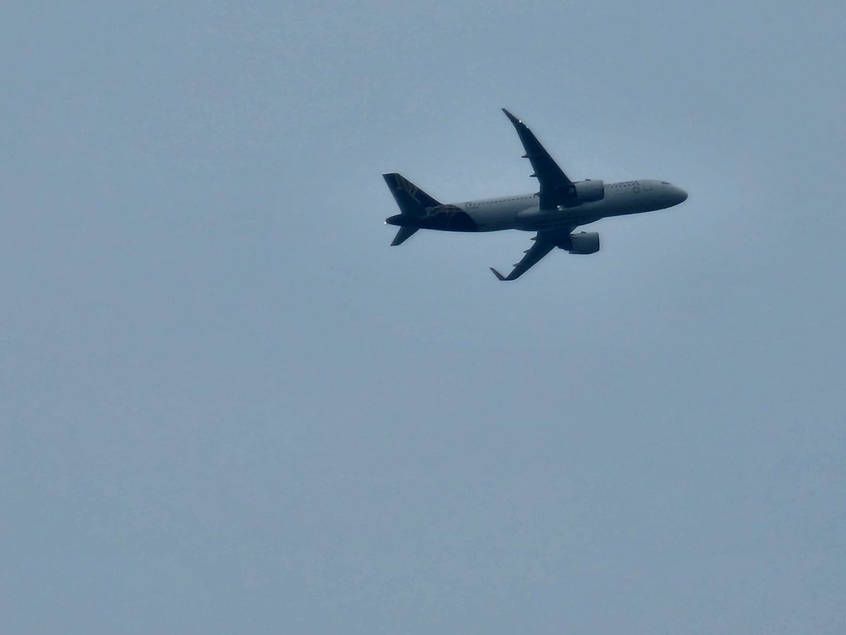 MaazMz's tweet photo. Look ai generated fake shot.. from my s22 Ultra. I was trying to zoom into the sky and it added an airplane from nowhere 👀 https://t.co/1rS42d45QL