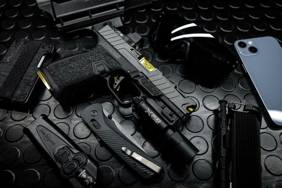 BravoHolsters's tweet photo. What do you EDC?
.
.
Repost from @zaffiri.precision
#zaffiriprecision #zpslide #zpcrew #fingerblaster #everydaycarry #knives #flashlight #shades https://t.co/WVnJjKIGDY