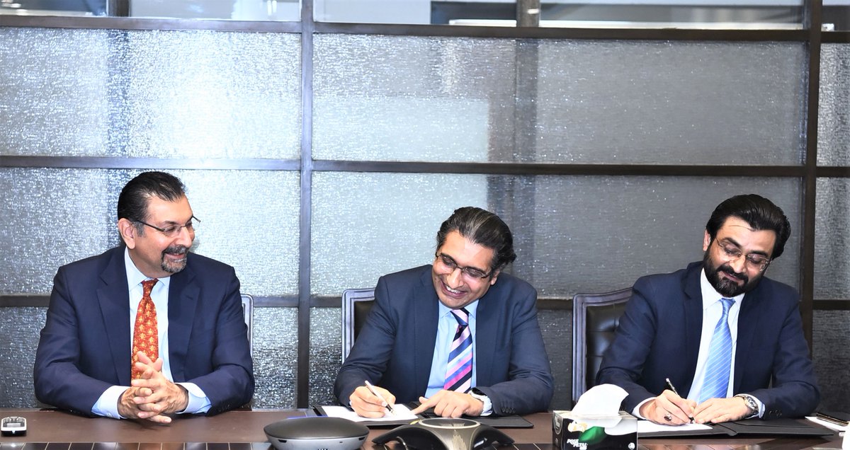 pakstockexgltd's tweet photo. PSX has signed an MoU with Chartered Institute for Securities &amp; Investment (CISI), UK, and Institute of Financial Markets of Pakistan (IFMP), marking a landmark agreement for the enhancement of the capital market’s human resources.

@FarrukhHKhan #MoU #PSX #CISI #IFMP https://t.co/gPR9uQI184