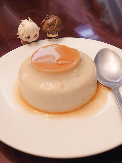 初めてプリンを作ったカップのせいでおかしい形になったけど 